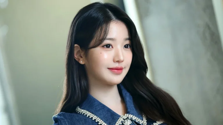 黑长卷发钻饰牛仔少女 4K 电脑壁纸
