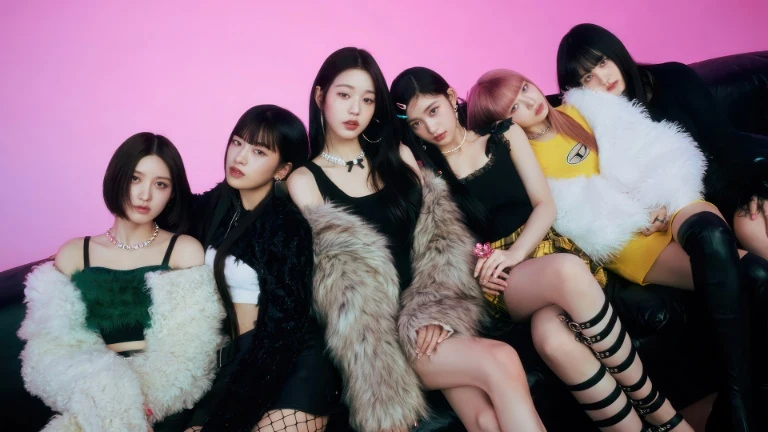 粉纯色背景女团酷辣横版 4K 韩团壁纸