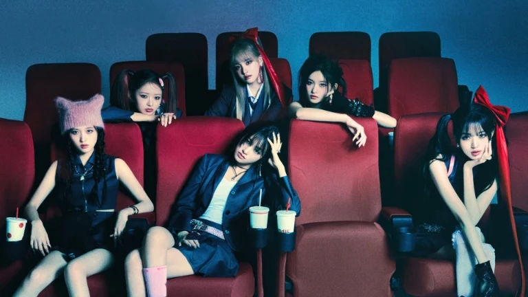 冷蓝影院红座椅 IVE《Baddie》酷感横版 4K 韩团壁纸