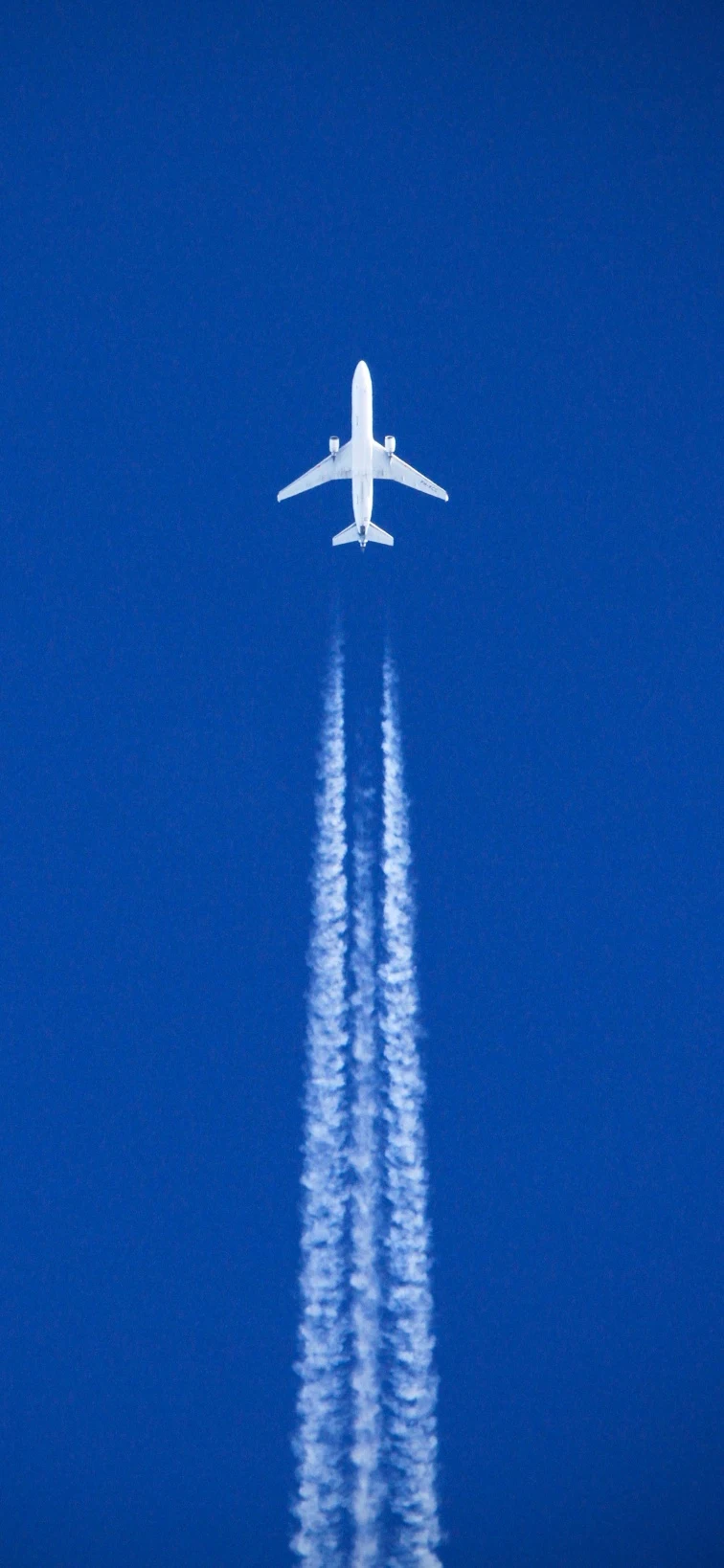 高空航班两道云迹极简风景手机壁纸