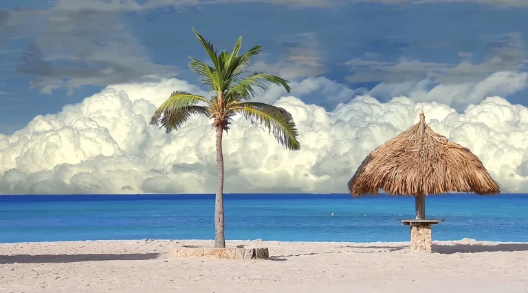 热带海滩椰树草棚碧海积云治愈风景 4K 电脑壁纸