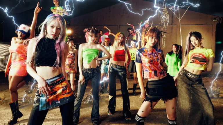 Y2K 潮酷女团闪电废弃厂房 4K 电脑壁纸