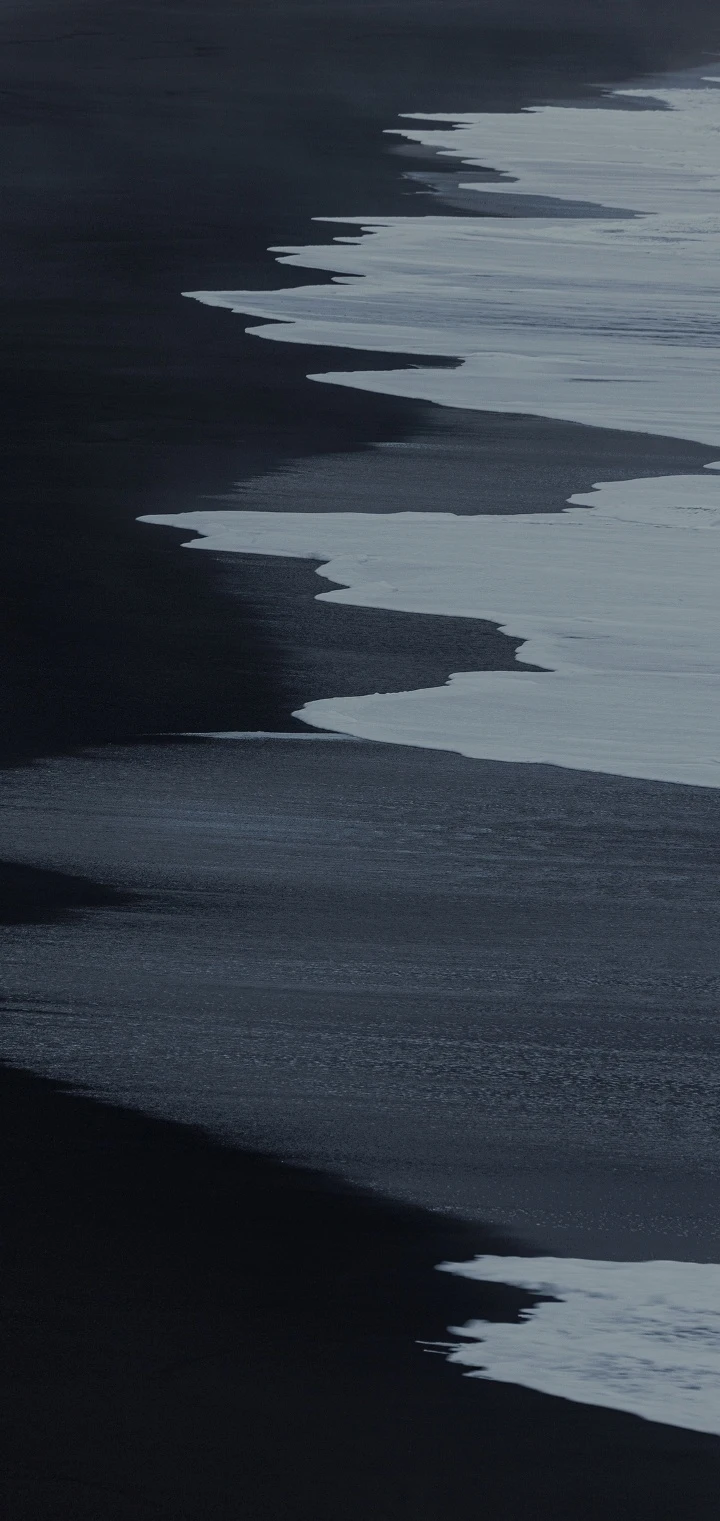 暗调黑白海浪黑沙滩极简氛围感海岸摄影