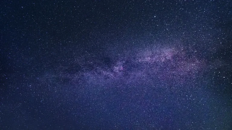 浩瀚深邃银河星空漫天繁星唯美夜景4K电脑壁纸