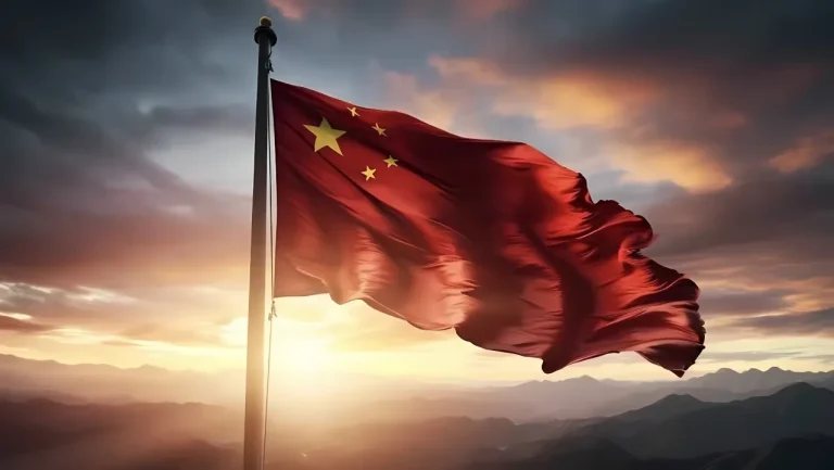 五星红旗迎风飘扬日出山河壮阔4K电脑壁纸